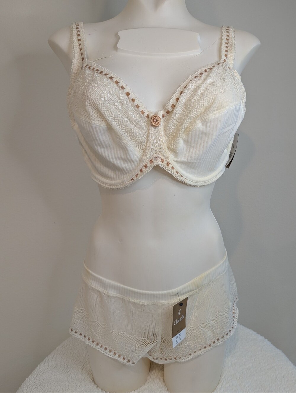 Chantelle Cream Lace Bra, Boyshort & Thong Set 36DD / XL NWT